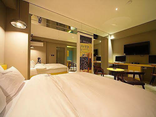 Sinchon Hotel Gaeul Сеул Екстер'єр фото