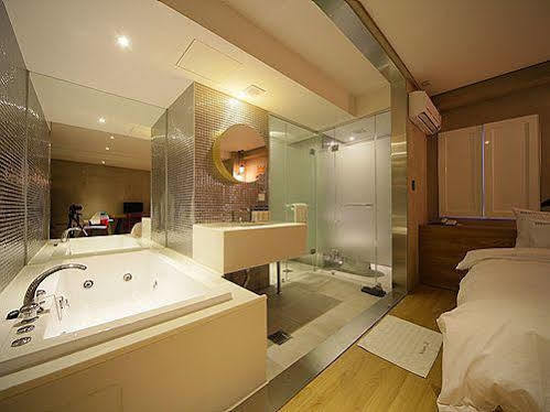 Sinchon Hotel Gaeul Сеул Екстер'єр фото