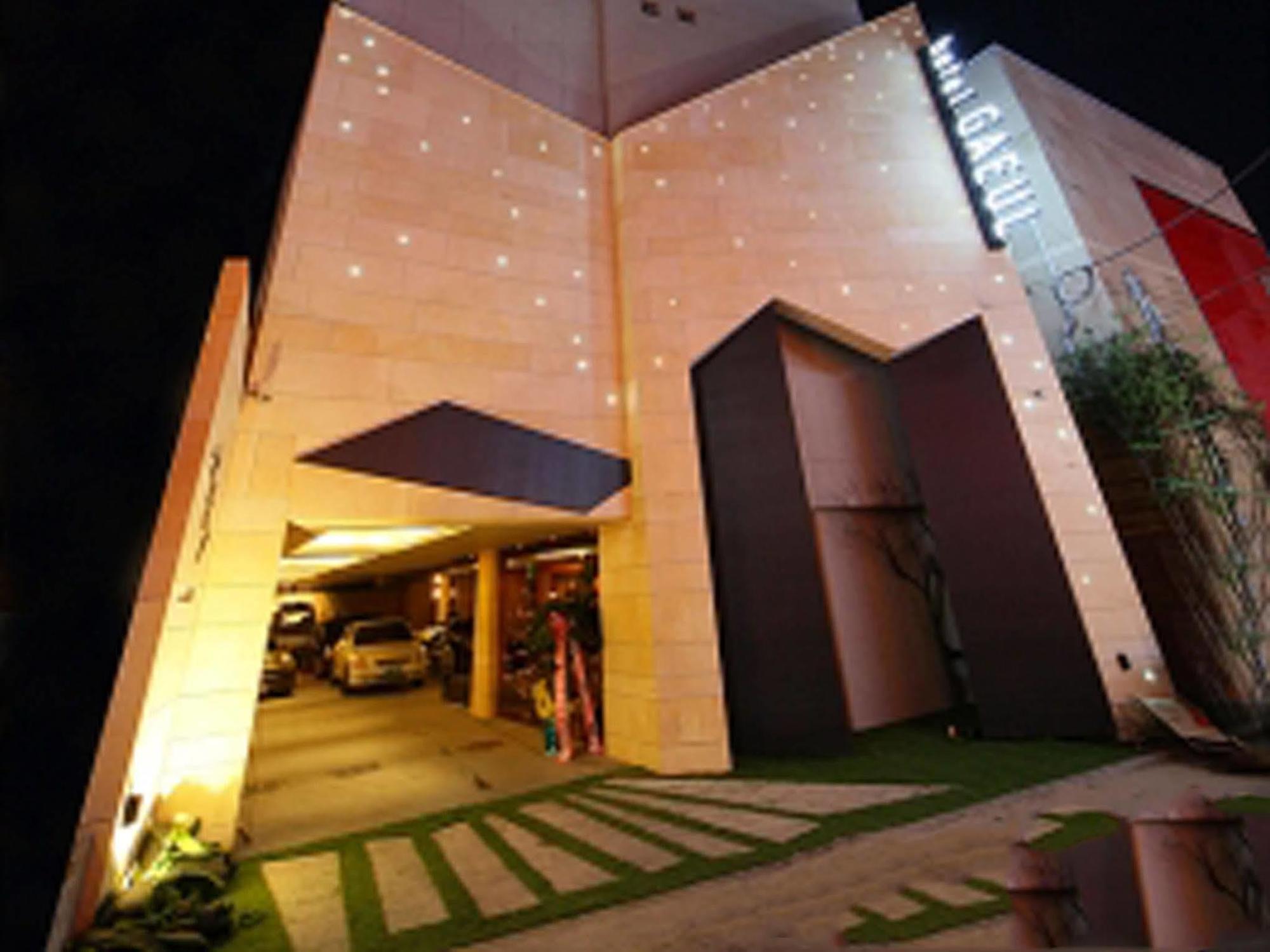 Sinchon Hotel Gaeul Сеул Екстер'єр фото